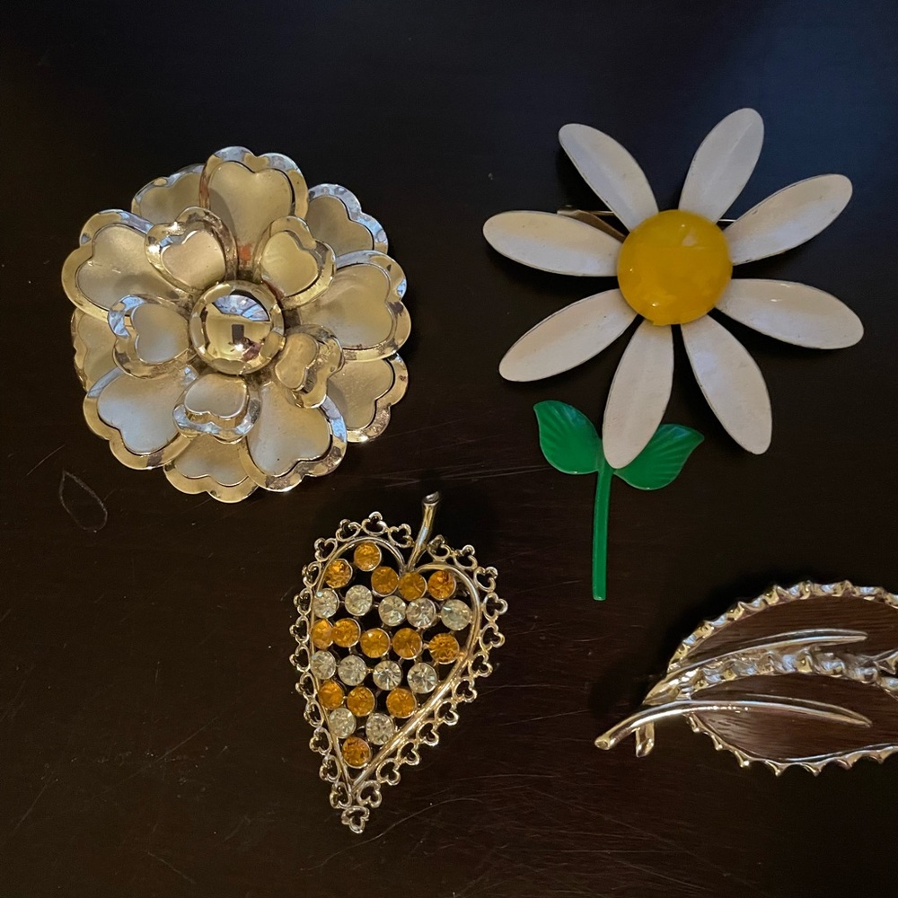 Vintage Pins (cluster)
